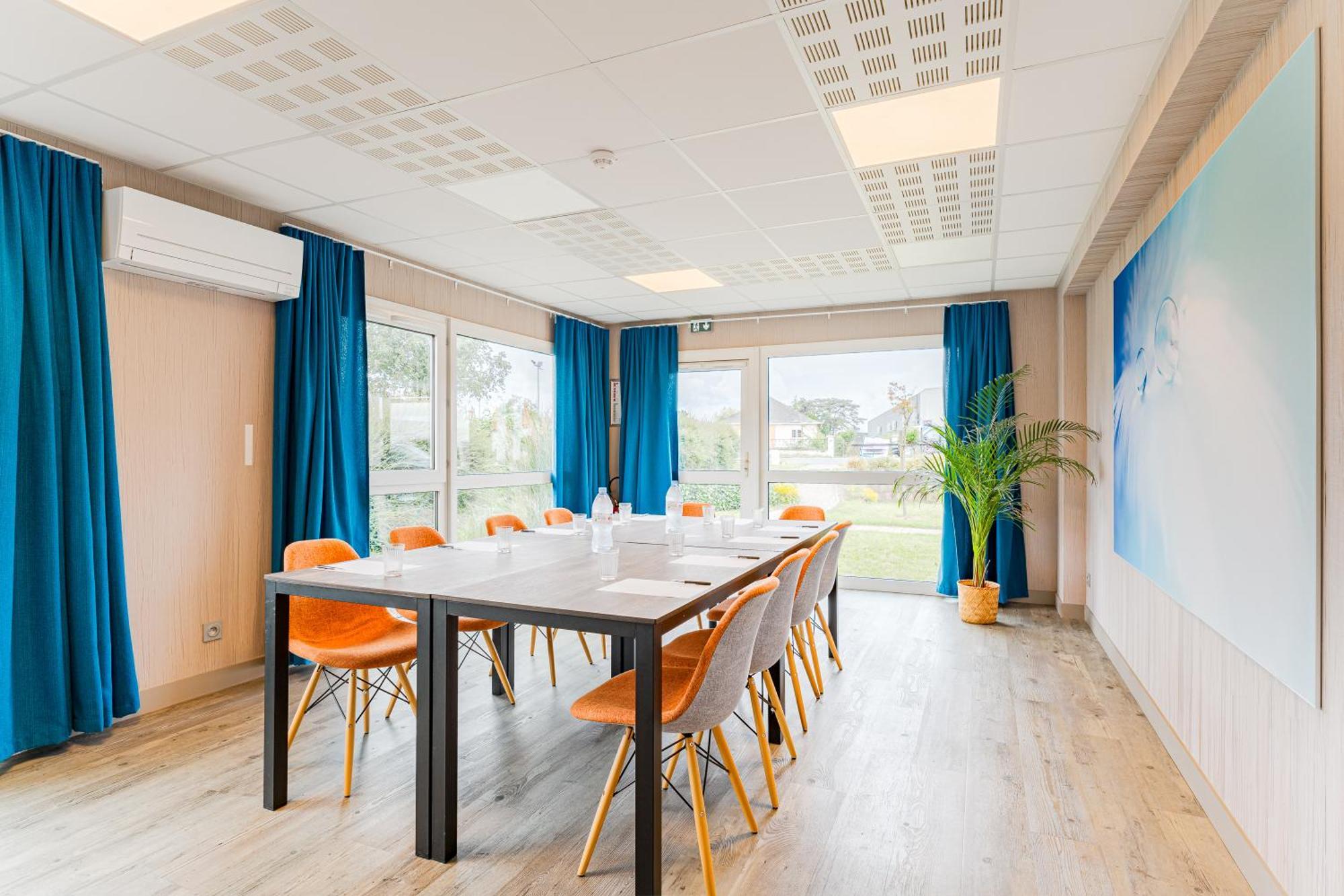 Kyriad Direct Tours Sud - Chambray Les Tours Dış mekan fotoğraf